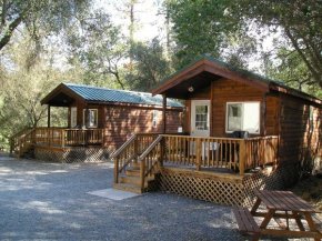  Ponderosa Camping Resort One-Bedroom Cabin 2  Колома